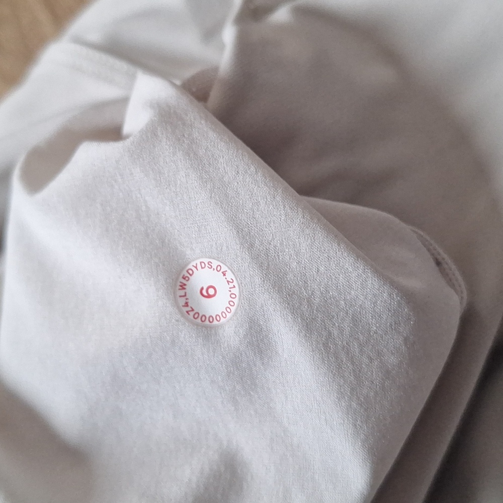 Rare Lululemon Team Canada Olympics pants - Picture 4 of 7